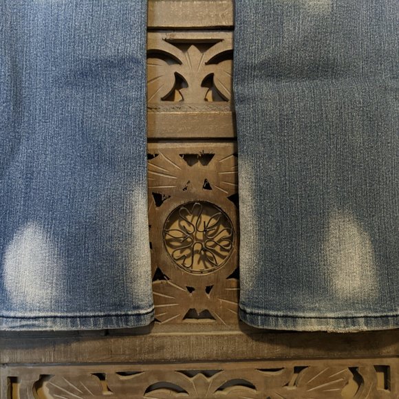 Light Wash - Distressed Ladies Jeans - Picture 2 of 6